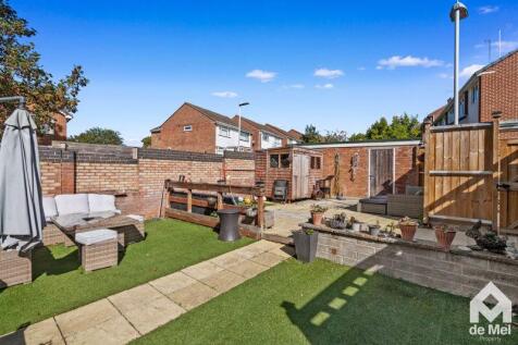 Yew Tree Close, Wyman's Brook, Cheltenham