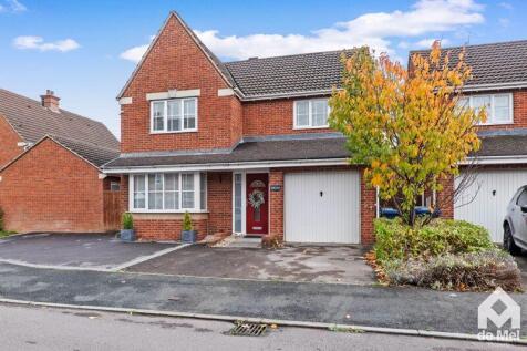 Hanson Gardens, Bishops Cleeve, Cheltenham, GL52