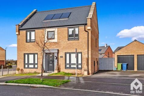 Sapphire Road, Bishops Cleeve, Cheltenham, GL52