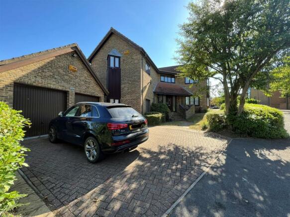 5 bedroom detached house to rent Kents Hill