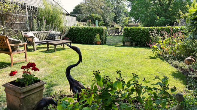 Side garden of house