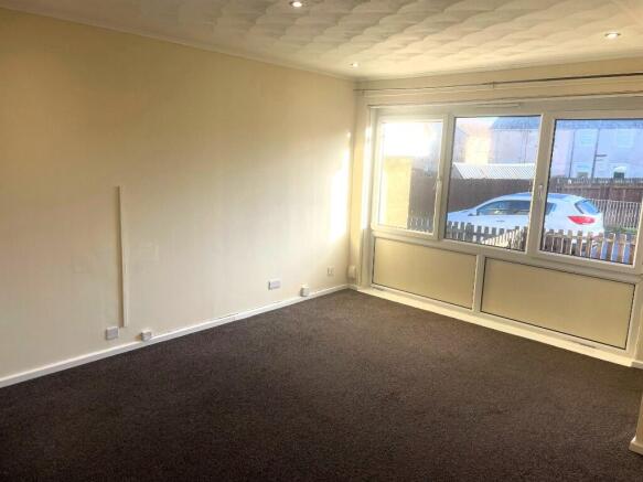 Lounge 4.8m x 3.9m