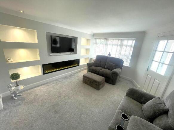 Lounge 4.14m x 4.0m
