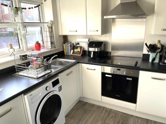 30 Kings Grove Kitchen.jpg