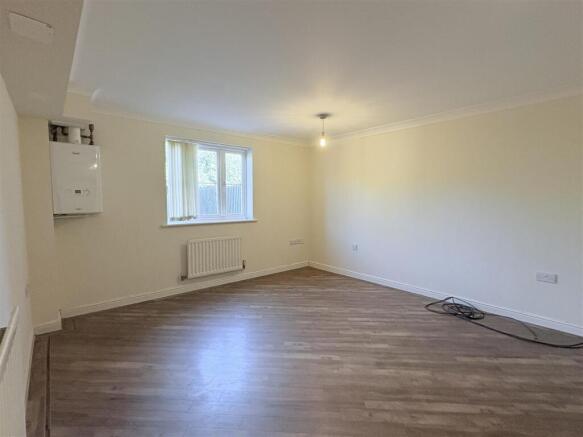 LIVING ROOM .jpg
