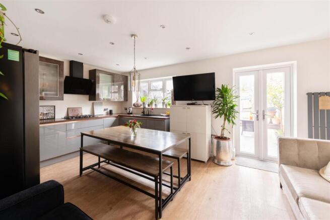 Stroud Crescent Hi-1.jpg