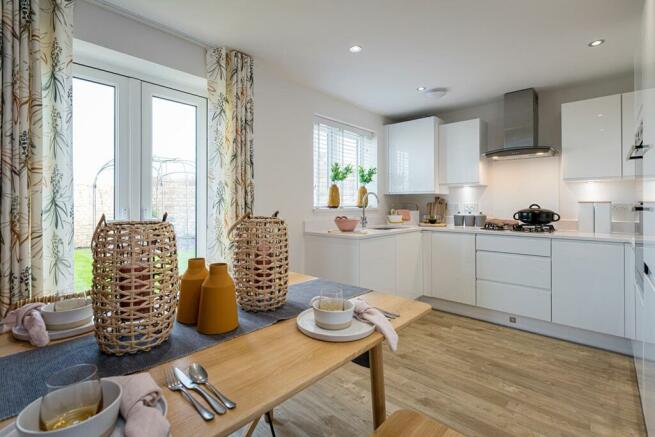 Spacious kitchen/dining area for entertaining