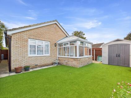 Manor Close, Yaxley, PE7