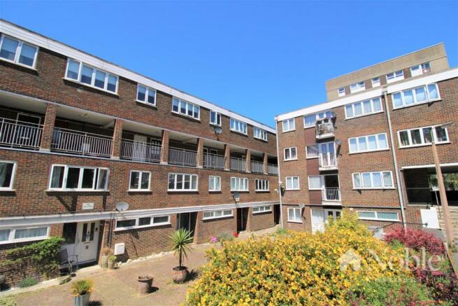 3 bedroom flat  for sale Brentwood