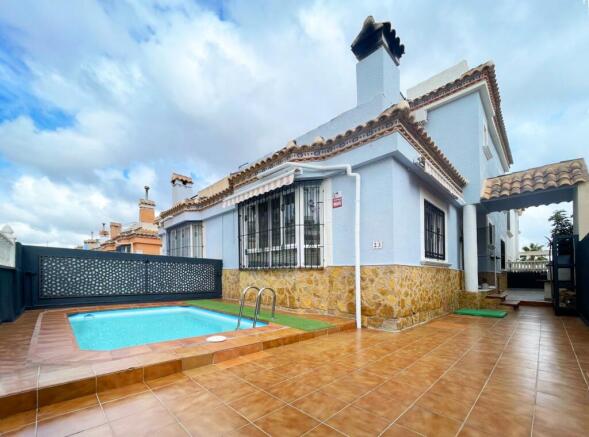 Semi Detached House with private pool Villamartin