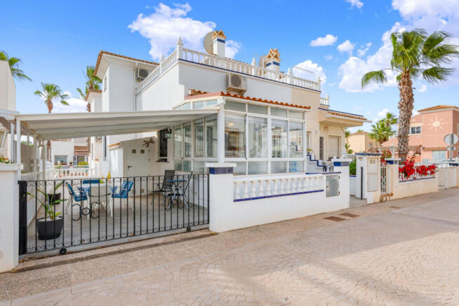 Playa Flamenca 3 bed Town house with 3 communal pools