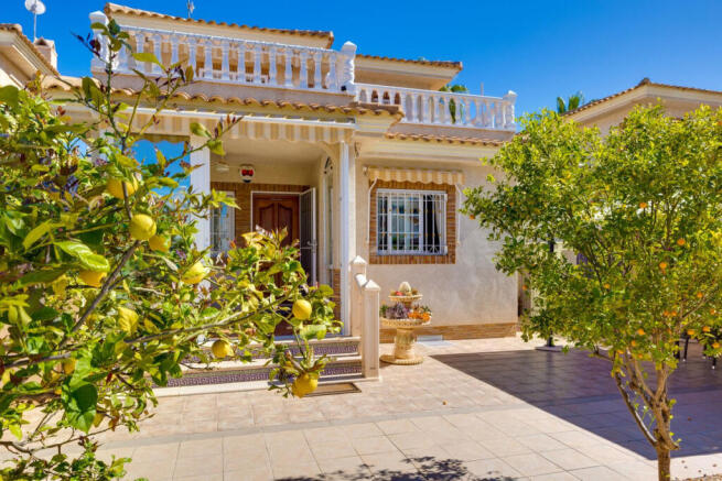 Los Dolses detached villa with communal pool, Villamartin