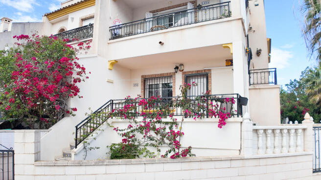 Playa Flamenca ground floor apartment pool amenities close (1)