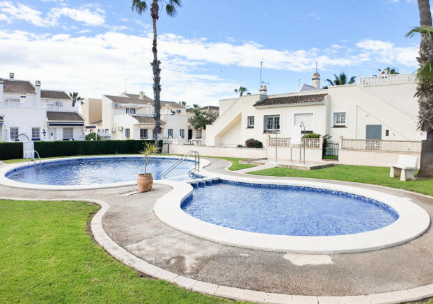 Playa Flamenca ground floor apartment pool amenities close (2)