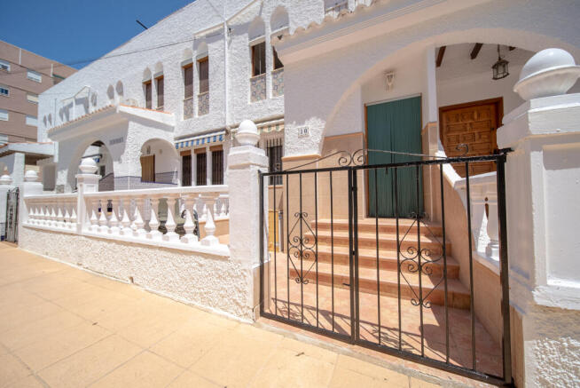 La Mata Town House with communal pool