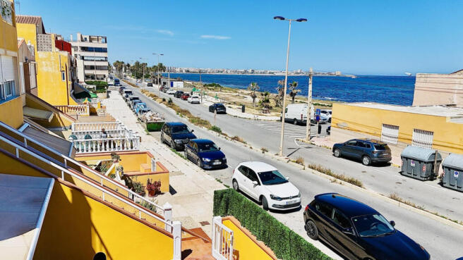 La Veleta Torrevieja 2 bed ground floor apartment 30 m from the sea.