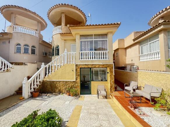 El Galaqn detached villa with space for private swimming pool