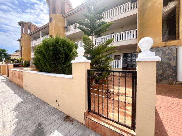 Lomas de Cabo Roig Ground floor apartment with patio garden
