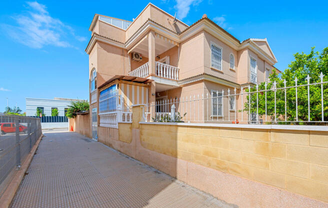 La Zenia Renovated Penthouse apartment with private roof solarium