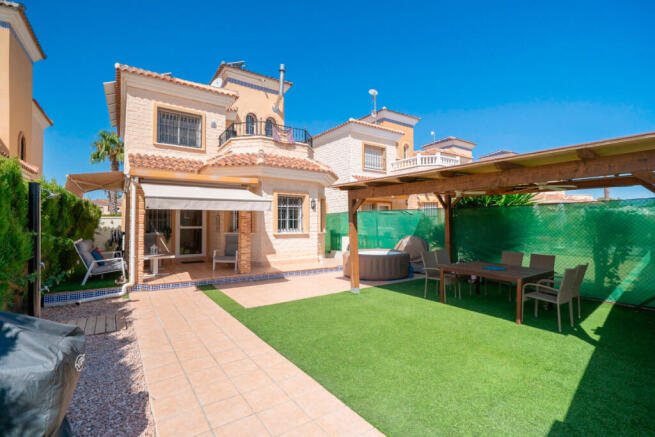 El Raso Villa with underbuild & communal pool