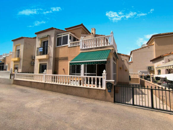 Montebello, Algorfa 3 bed 2 bath Villa with communal swimming pool