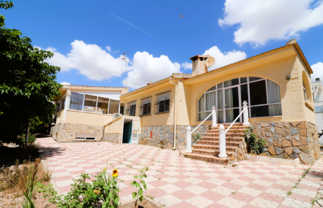 Ciudad Quesada Large South Facing Villa on double plot