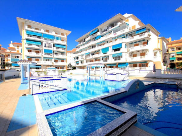 La mata 1 bed apartment with pool close to beach