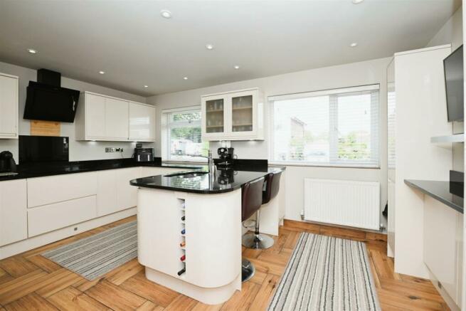 Kitchen/Breakfast Room