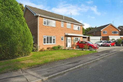 Russell Avenue, Dunchurch, Rugby, Five Car Driveway & Double Garage