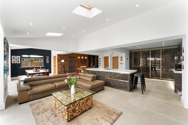 Versatile Kitchen, Living Space & Home Office