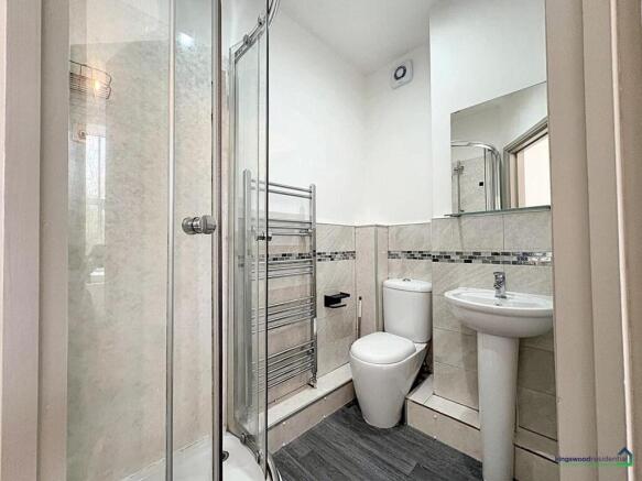 Room 5 ensuite
