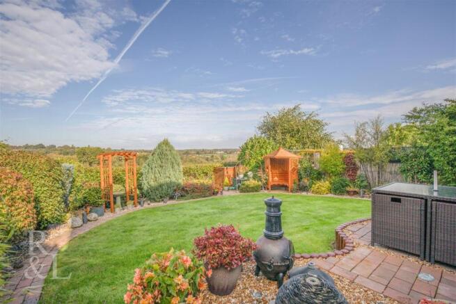 3 Boncroft Gardens (29).jpg