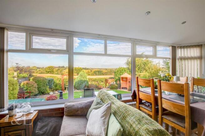 3 Boncroft Gardens (8).jpg