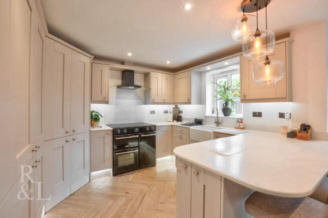 19 Westminster Drive (7).jpg