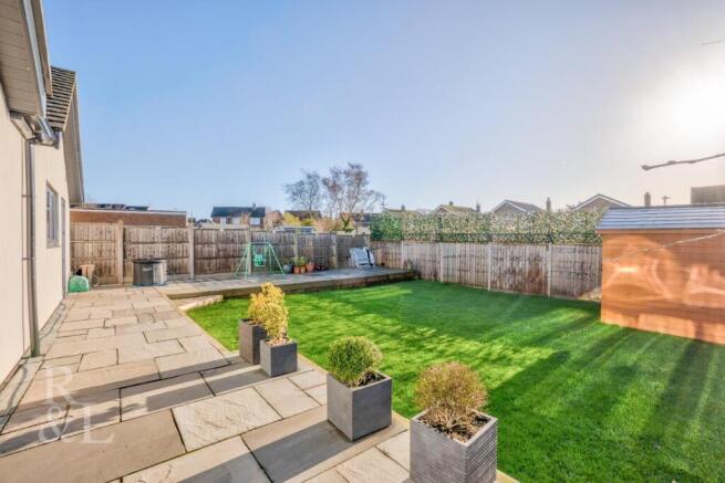 11 Homecroft (3).jpg