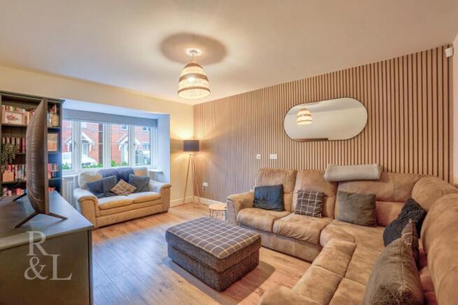 3 Jade Close (8).jpg