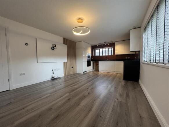 Lounge/Kitchen