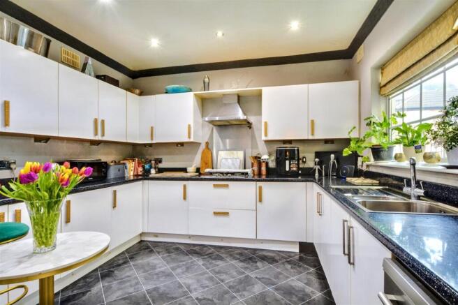 Kitchen_1.jpeg