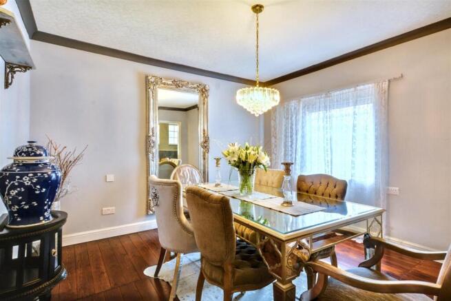 Dining Room_1.jpeg