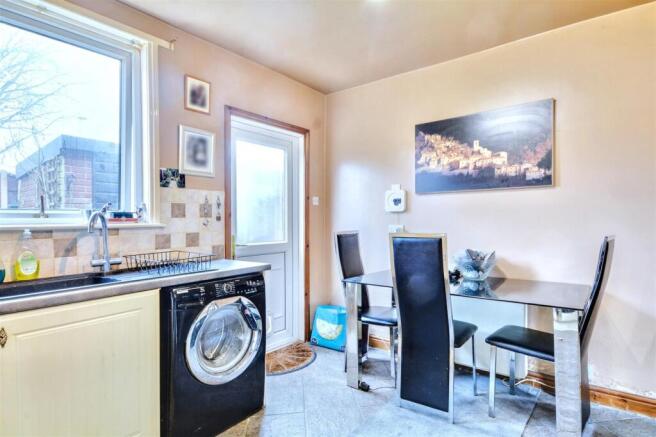 Kitchen_2.jpeg