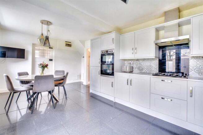 Kitchen_4.jpeg