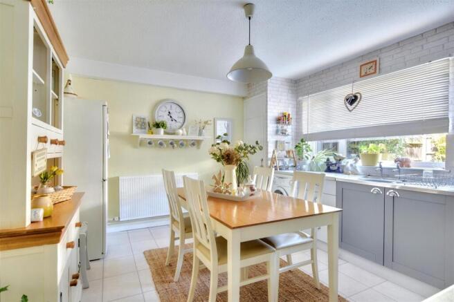 Kitchen_2.jpeg