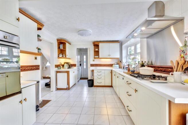 Kitchen_2.jpeg