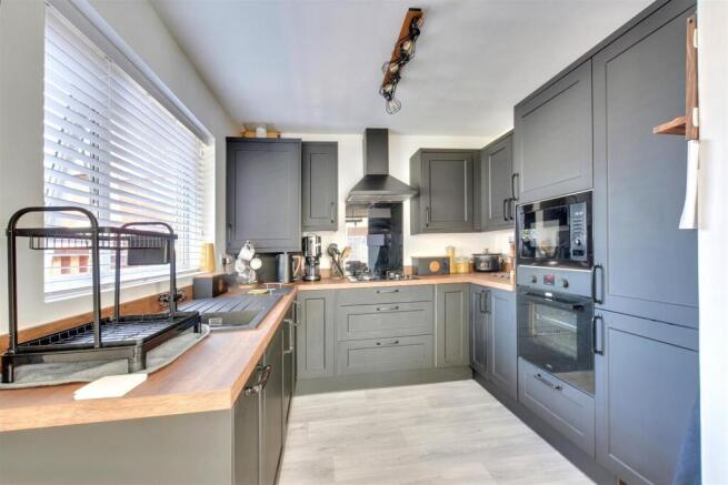 Kitchen_2.jpeg
