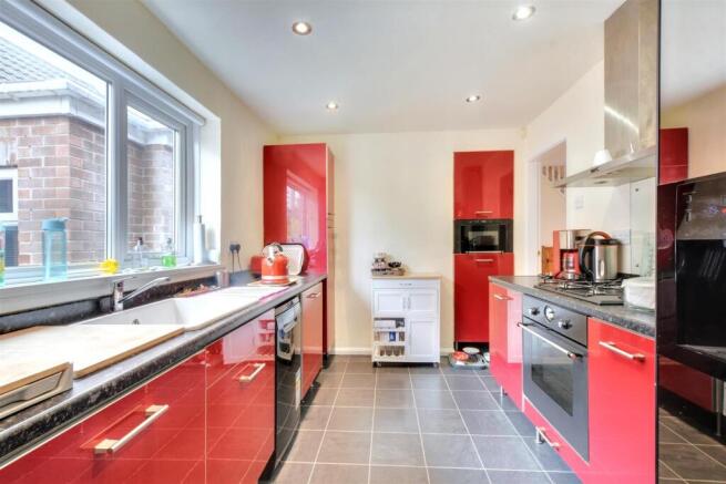 Kitchen_1.jpeg