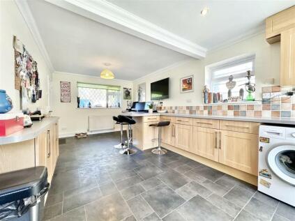 Queens Road, Ferndown