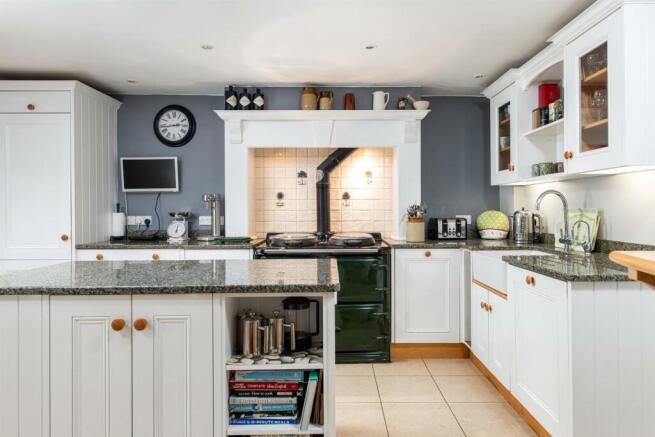 Kitchen_2.jpg