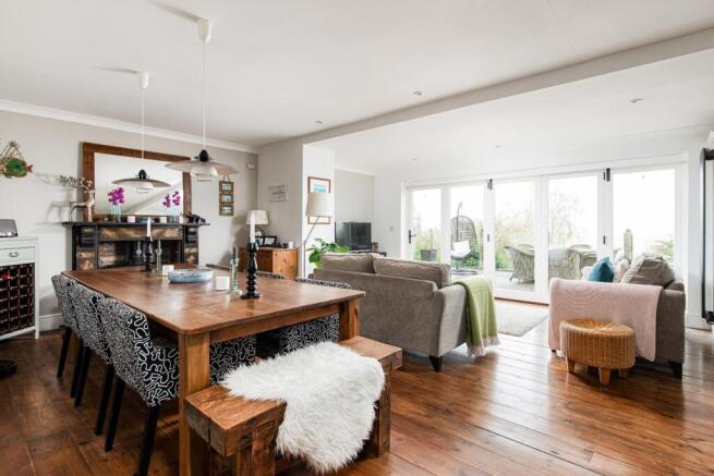 Family_Room_1.jpg