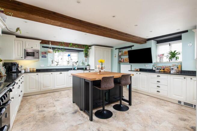 Kitchen_5.jpg