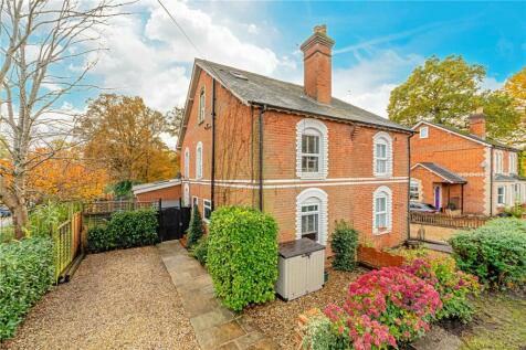 Crowthorne - 4 bedroom semi-detached house for sale